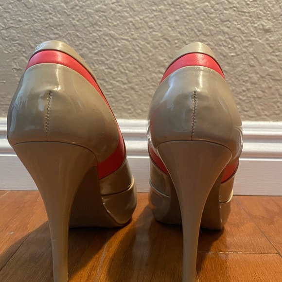 Heels! - Picture 2 of 6